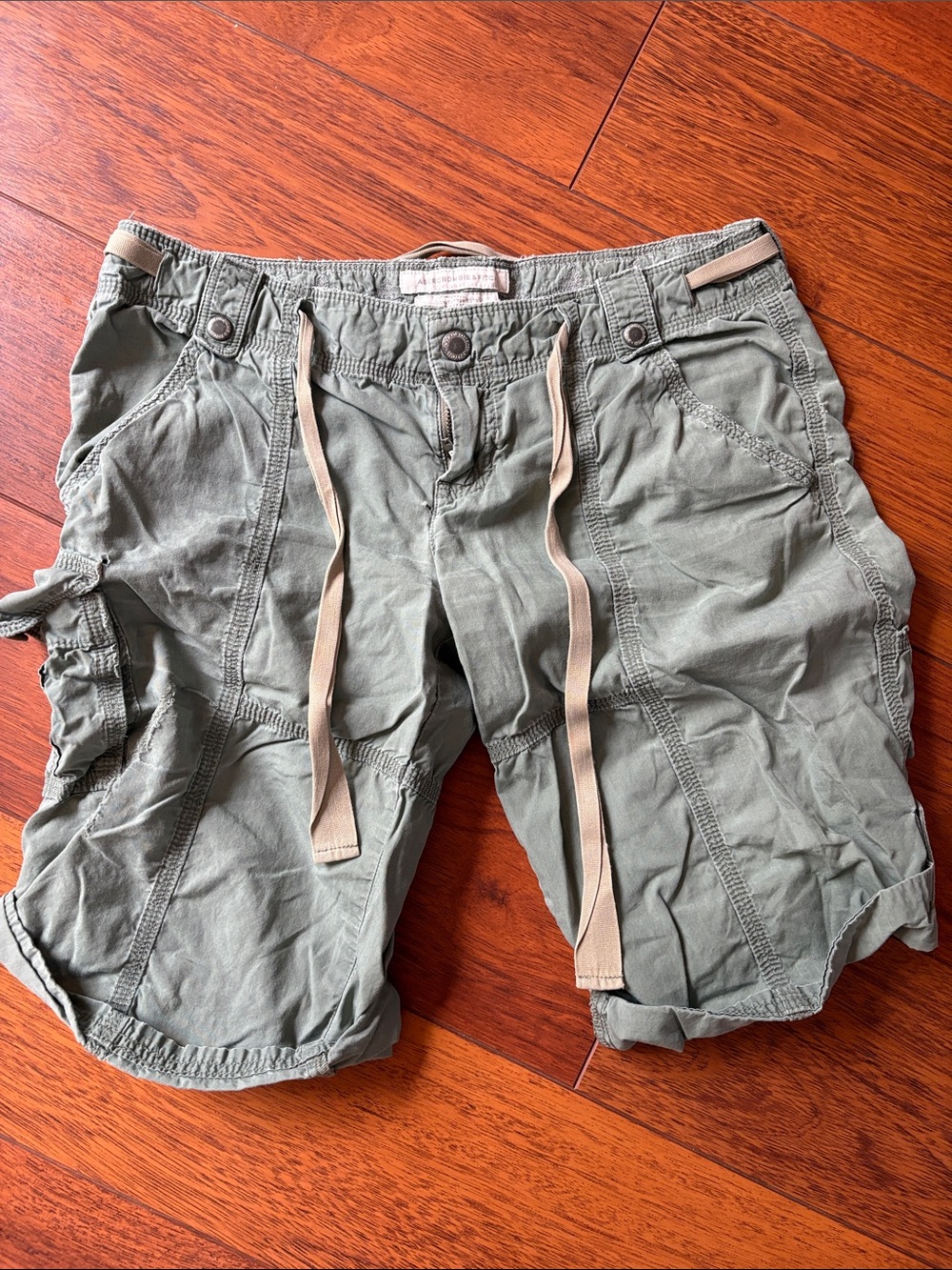 Abercrombie & Fitch Olive Green Cargo Drawstring Shorts with Tan Ties -Small